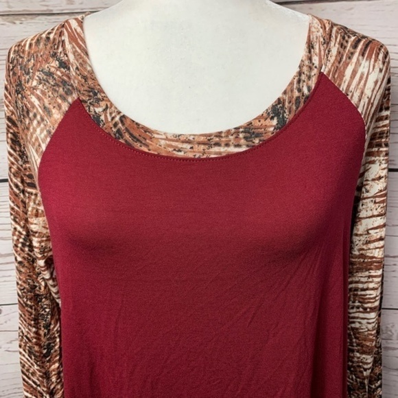 NWT Emerald Burgundy Print Raglan Tunic - Picture 3 of 7